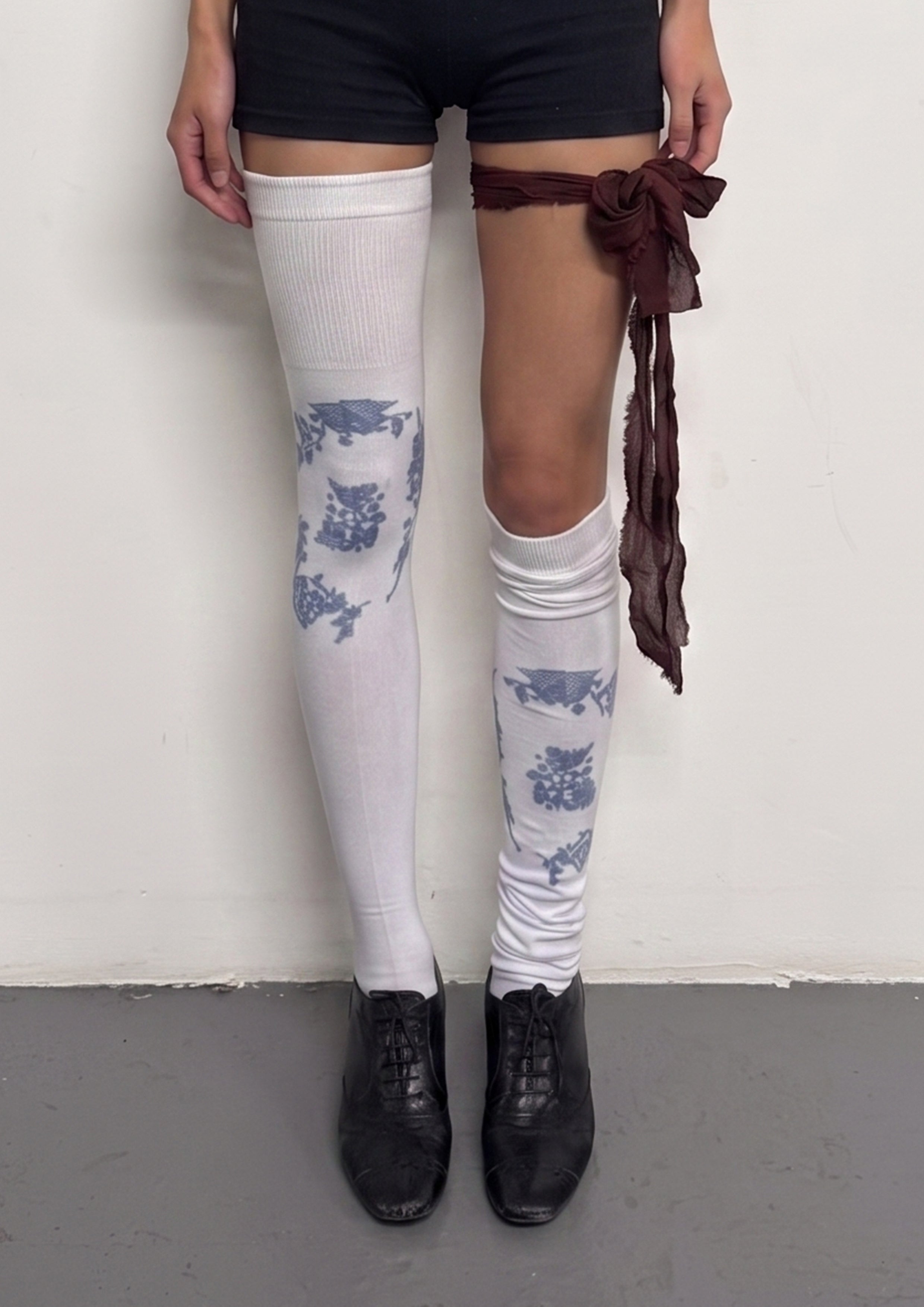 LILIES TATTOO SOCKS
